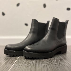 Never worn Sam Edelman lug sole boots